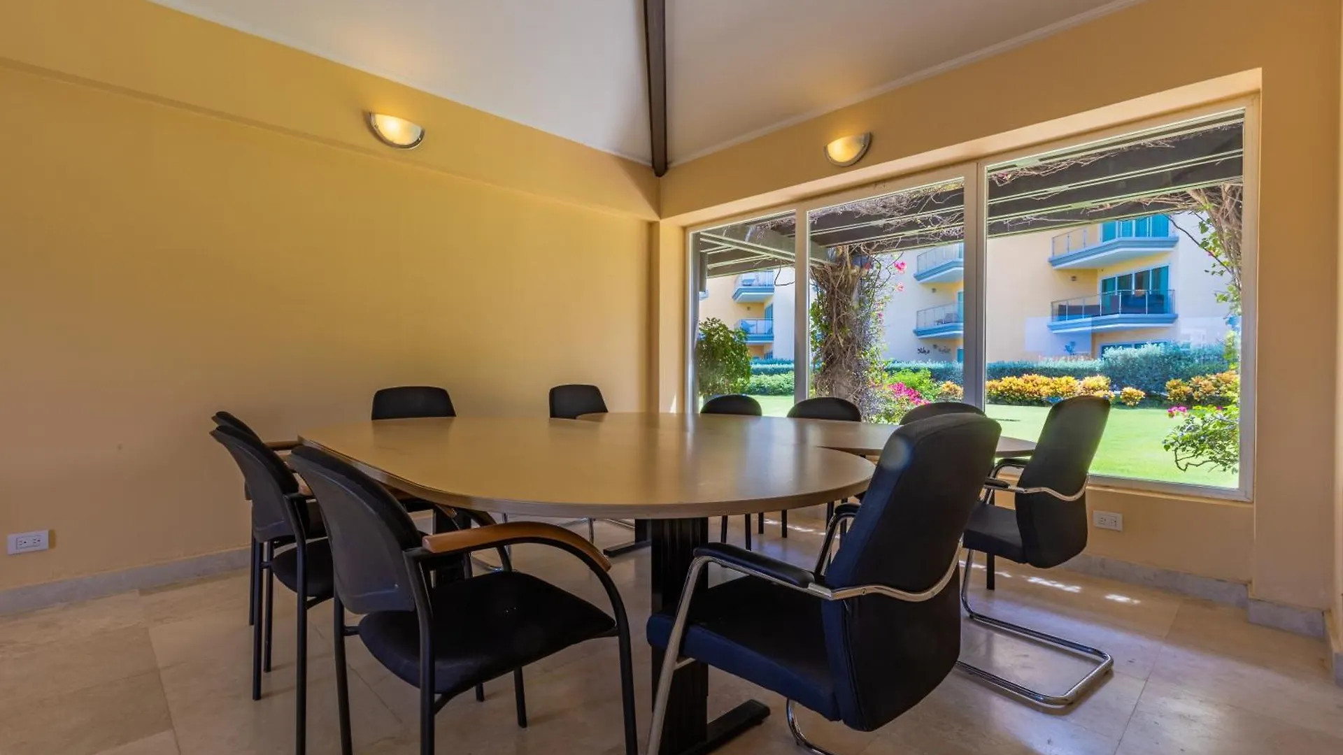 Daire Relaxing And Classic Best Beachfront Condo Palm Beach Aruba