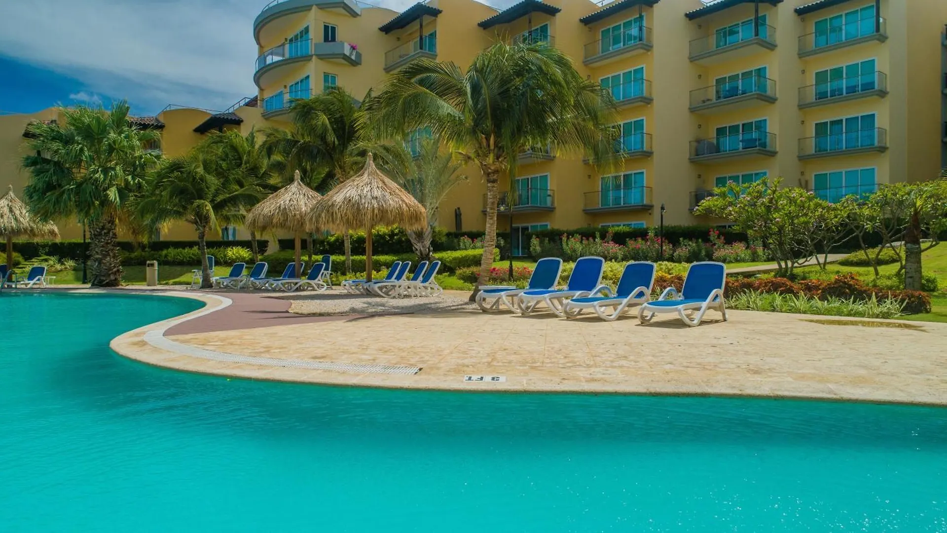 Relaxing And Classic Best Beachfront Condo Palm Beach Appartement