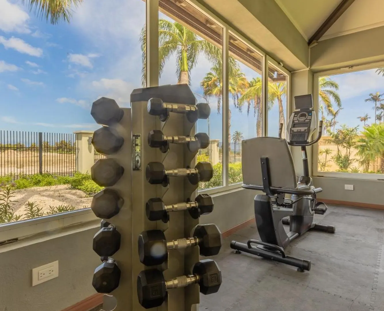 Relaxing And Classic Best Beachfront Condo Palm Beach Appartement