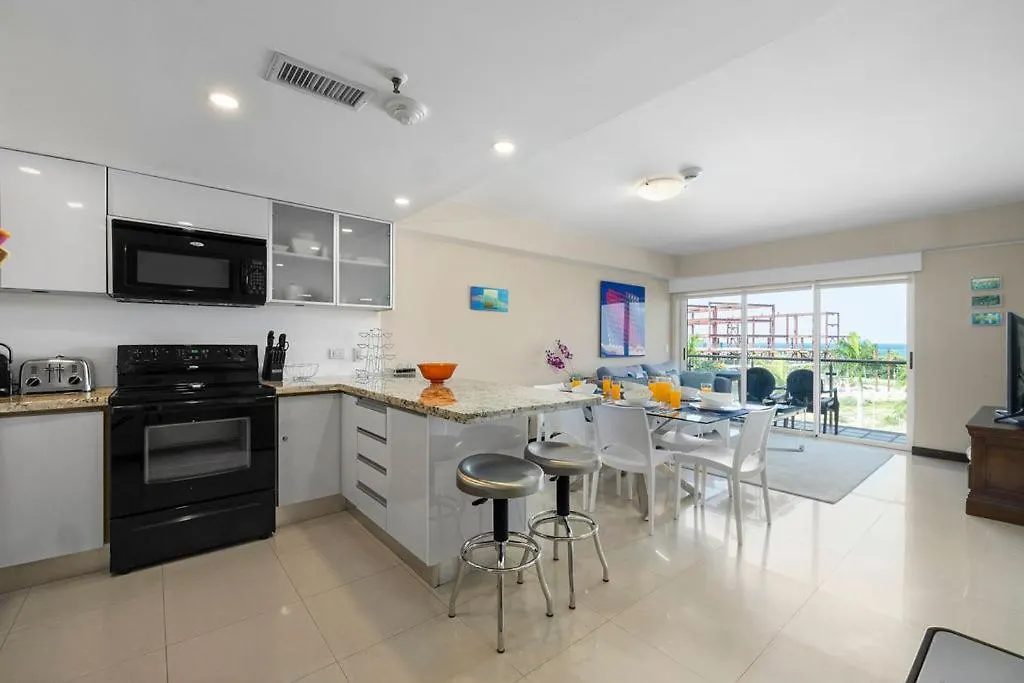 Relaxing And Classic Best Beachfront Condo Palm Beach Appartement